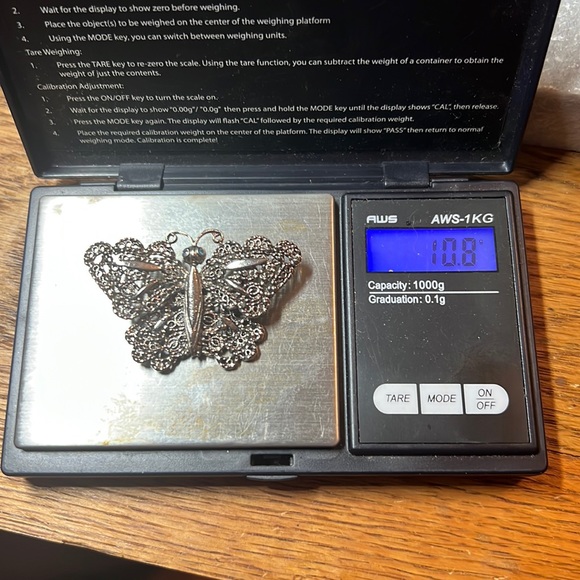 Silver-tone Filigree Blue Rhinestone Eyes Butterfly Brooch👠 - Picture 17 of 17